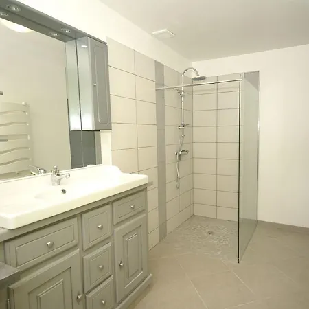 Modern With Heated Pool Pradons