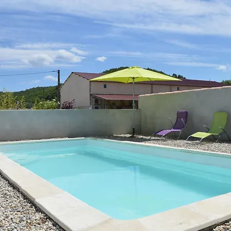 Semesterbostad Modern With Heated Pool
